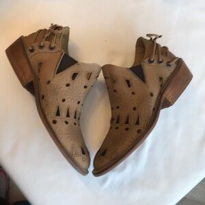 MUSSE & CLOUD CUT OUT PATTERN SHOOTIES.  N…